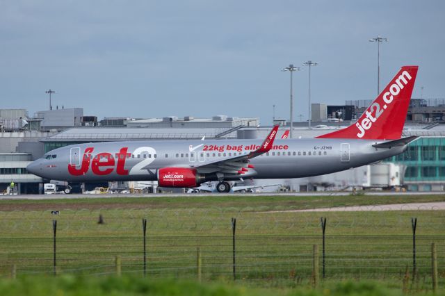 Boeing 737-800 (G-JZHB) - EXS863 departing to Murcia in sunny Spain.