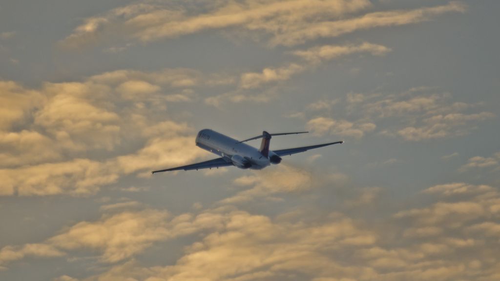 McDonnell Douglas MD-88 (N946DL)