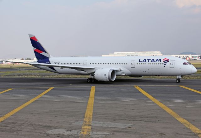 Boeing 787-9 Dreamliner (CC-BGF) - Latam / Boeing 787-9 / MSN 38479 / CC-BGF / MMMX 05/2020