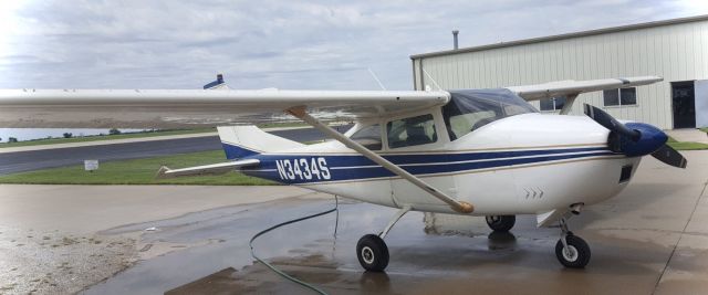 Cessna Skylane (N3434S) - 34S getting a bath