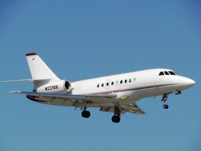 Dassault Falcon 2000 (N221QS) - Landing RWY 20R