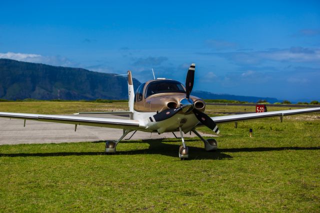 Cirrus SR-22 (N779LB) - A brief stop @ Kalaupapa on Molokai