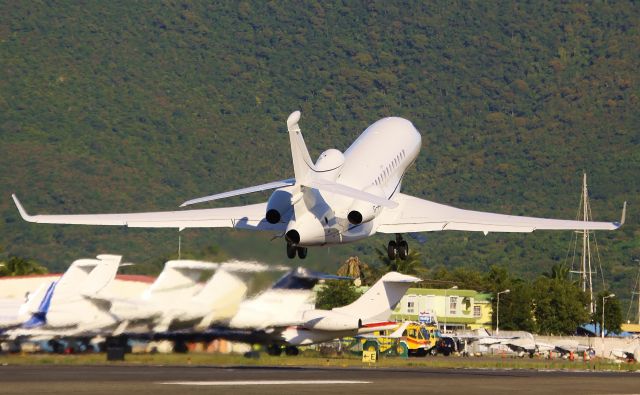 Dassault Falcon 7X (G-PVHT)