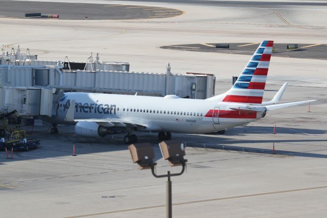 Boeing 737-800 (N909AN)