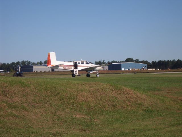 Beechcraft Twin Bonanza (N220DS) - Taxiing