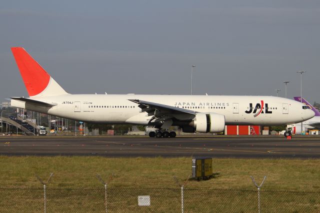 Boeing 777-200 (JA704J)