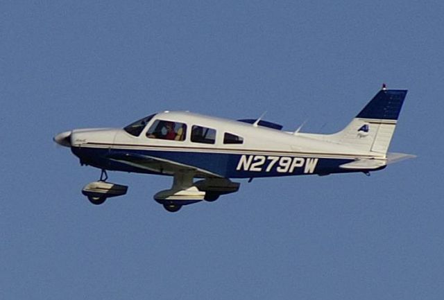 Piper Cherokee (N279PW)
