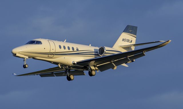 Cessna Citation Sovereign (N519LM) - Runway 20R arrival @KDPA.