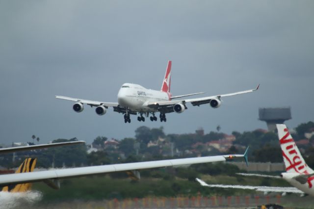 VH-OEI — - OEI on final,minus the winglet after clipping VH-OQI at LAX