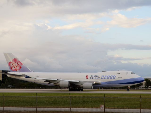 Boeing 747-400 (B-18718)