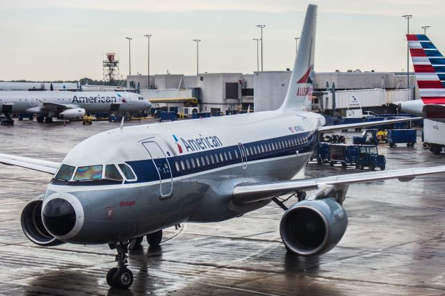 Airbus A319 (N745VJ)