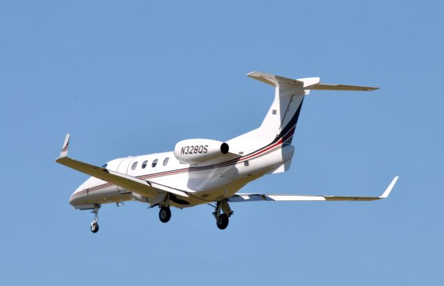Embraer Phenom 300 (N328QS)