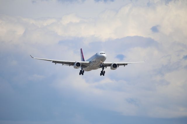 Airbus A330-200 (N379HA)