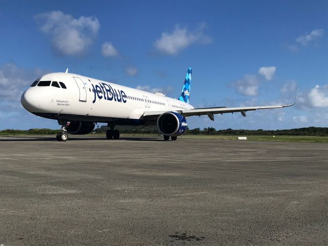 Airbus A321 (N913JB)