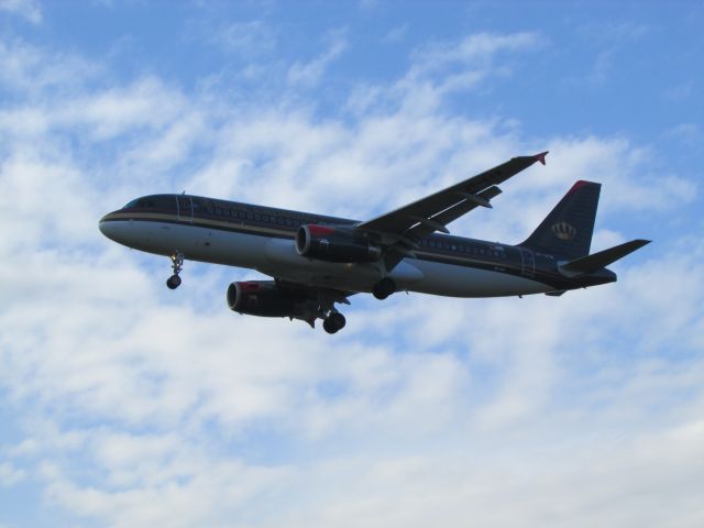 Airbus A320 (JY-AYM)