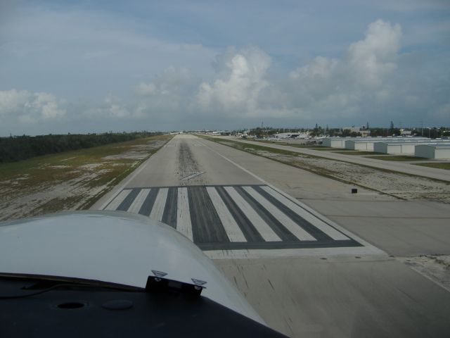 Cessna 310 (C-GKAS) - Short final RWY 07 Marathon FL