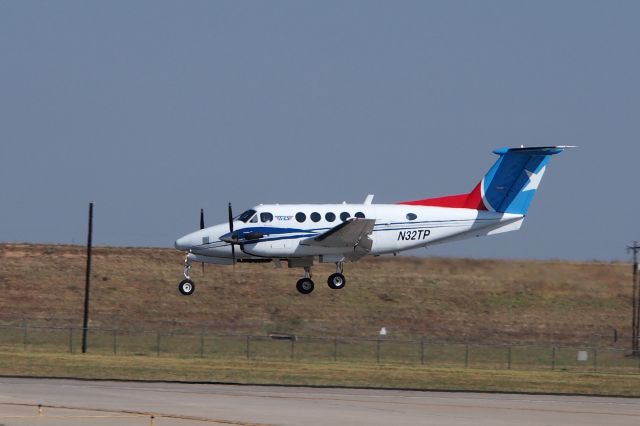 Beechcraft Super King Air 200 (N32TP)
