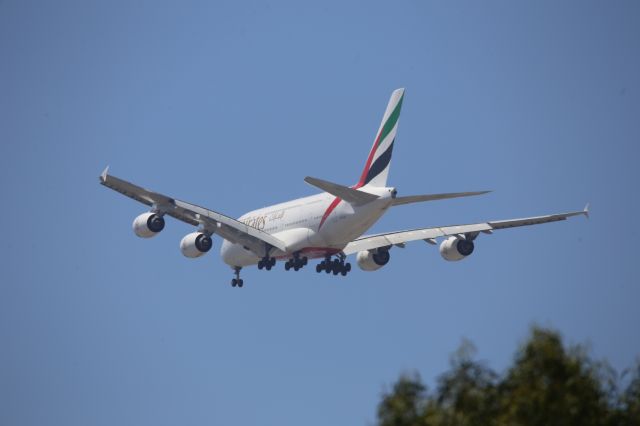 Airbus A380-800 (A6-EEV)