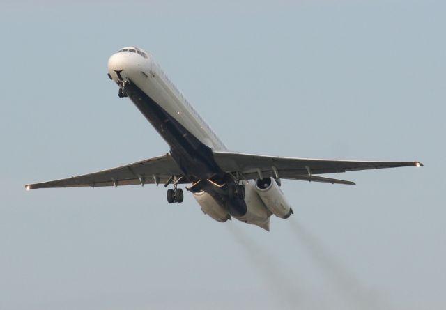 McDonnell Douglas MD-80 — - Delta MD-80 departing KMIAs runway 27 with those old, loud, smokey, awesome JT8Ds. Gear doors opening.