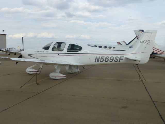 Cirrus SR-22 (N569SF)