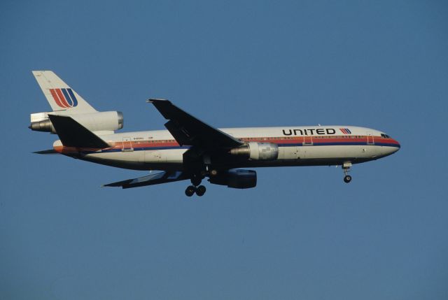 McDonnell Douglas DC-10 (N1858U) - Final Approach to Narita Intl Airport Rwy34 on 1993/05/16