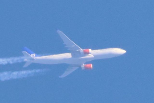 Airbus A330-300 (LN-RKN) - LN-RKN Airbus A-330 343X Scandinavian Airlines De Copenhagen CPH. Vers New York JFK. Altitude 10973 Mètres Vitesse 918 Km/H. Survolant le fleuve St-Laurent QC. à Lavaltrie  Le 03-11-2024 à 14:23.