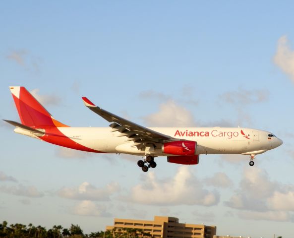 Airbus A330-200 (N332QT)