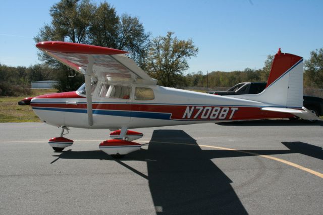 Cessna Skyhawk (N7088T) - 1959 C-172