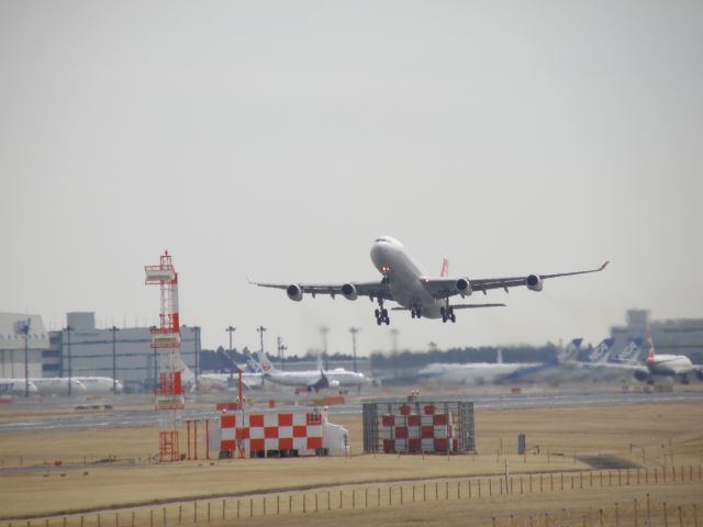 Airbus A340-300 (HB-JML)