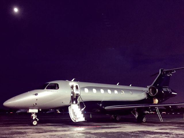 Embraer Legacy 550 (N878EE) - On static display at Sheltair