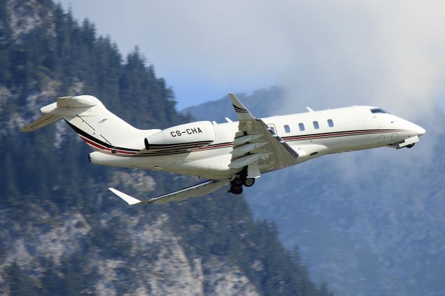 Canadair Challenger 350 (CS-CHA)