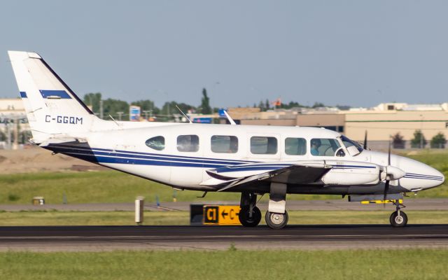 Piper Navajo (C-GGQM)