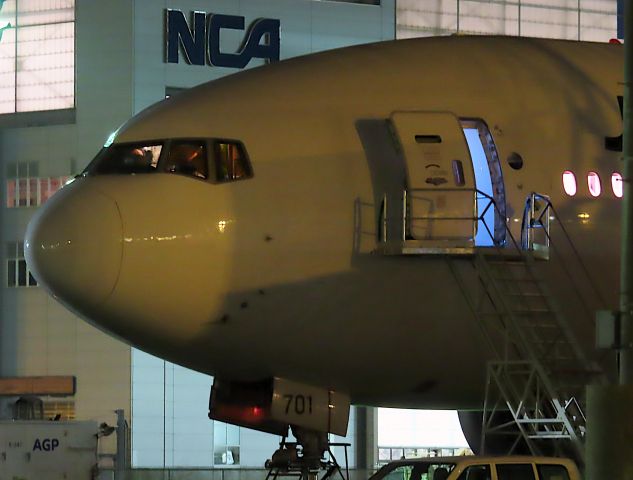 Boeing 777-200 (JA701J) - I took this picture on Jun 07, 2020.br /JL712/07 SIN-NRT