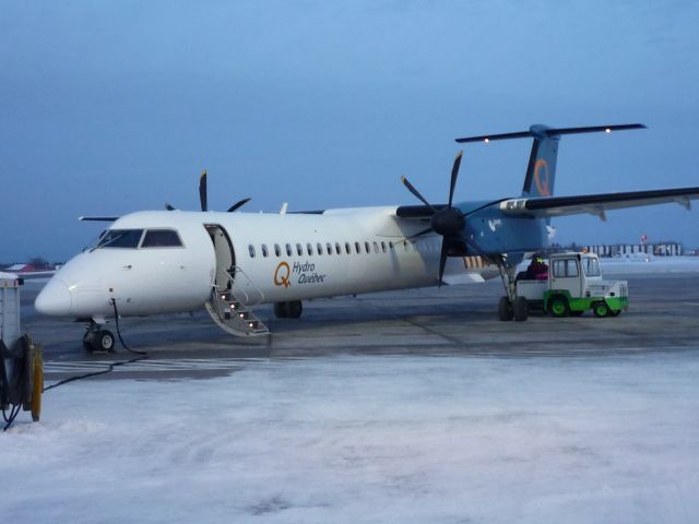 C-GHQL — - Hydro-Québec Q400  (CGHQP/CGHQL)     and  DHC8C CGJNL)