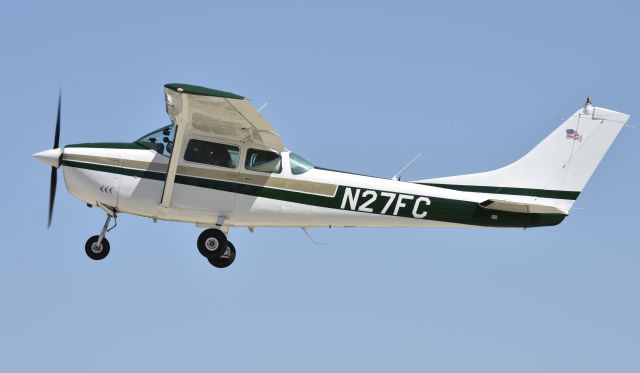 Cessna Skyhawk (N27FC) - Airventure 2017