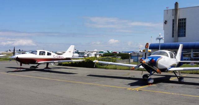 Cessna 350 (C-GMPG) - Beside a friend.