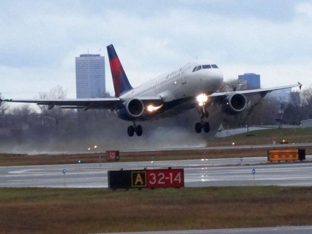 Airbus A319 (N316NB)