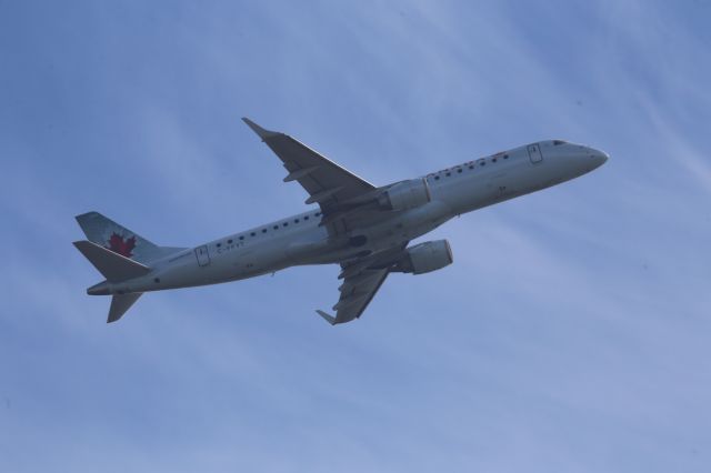 Embraer ERJ-190 (C-FFYT)