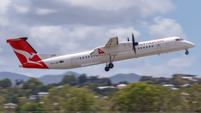 de Havilland Dash 8-400 (VH-LQM)