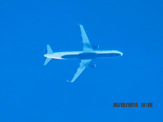 Airbus A321 (N992JB)