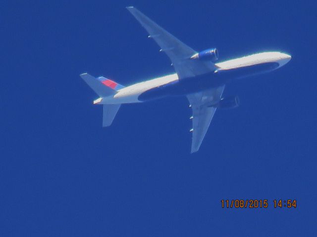 Boeing 777-200 (N863DA)