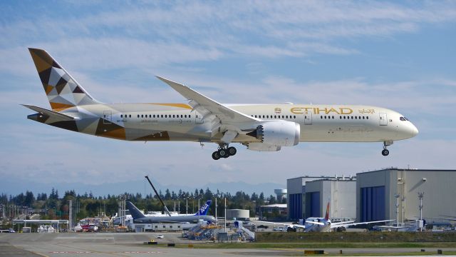 Boeing 787-9 Dreamliner (A6-BLJ) - BOE101 on final to Rwy 16R to complete a B1 flight on 9/30/16. (ln 486 / cn 39657).