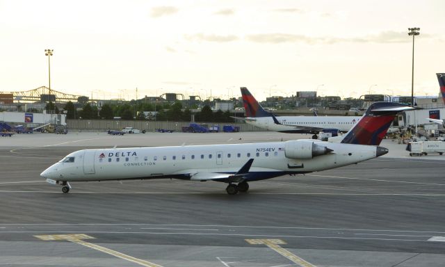 Canadair Regional Jet CRJ-700 (N754EV) - Delta Connection Canadair CL-600-2C10 Regional Jet CRJ-701ER N754EV in Boston 