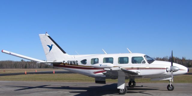 Piper Navajo (C-FWNG)