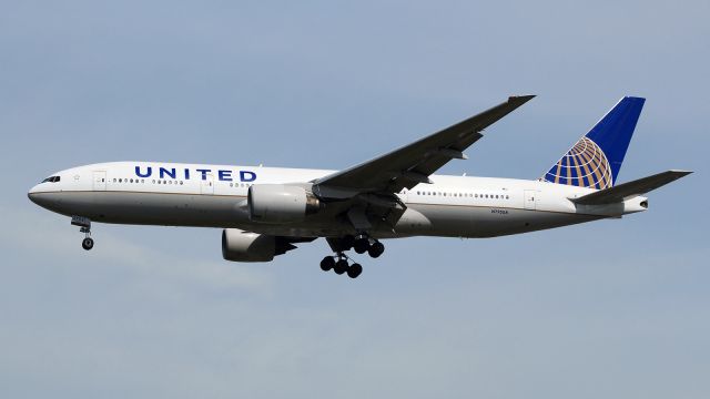 Boeing 777-200 (N795UA)