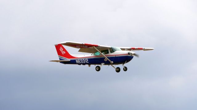 Cessna Skyhawk (N63312)