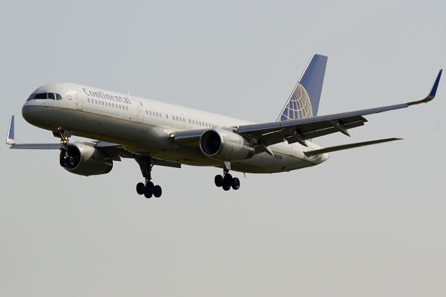 Boeing 757-200 (N12116)