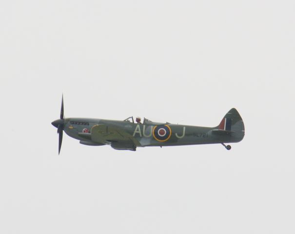 — — - SUPERMARINE SPITFIRE MK.XVIE Hamilton Airshow June 15,2013 (CYHM)