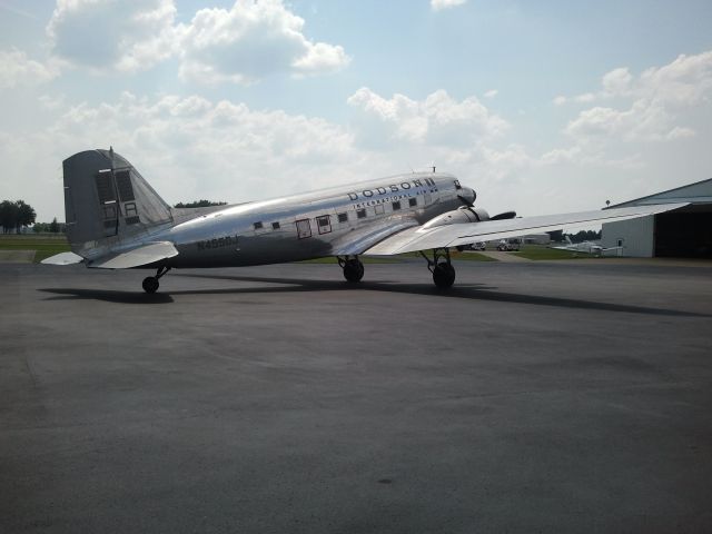 Douglas DC-3 (N4550J) - R