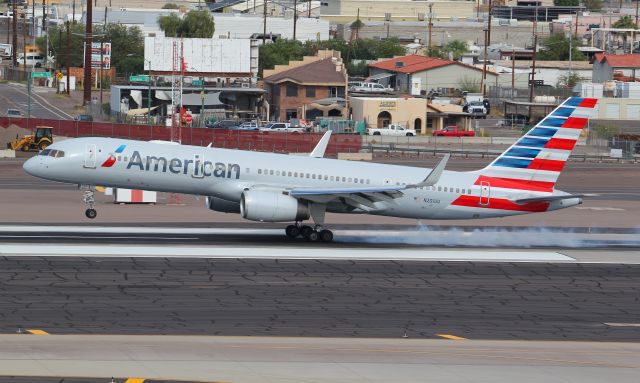 Boeing 757-200 (N201UU)